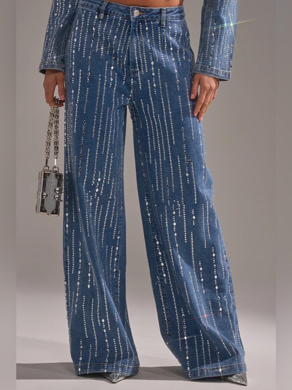 Akira women,s NEVER COME DOWN RHINESTONE DENIM Flared Jeans M